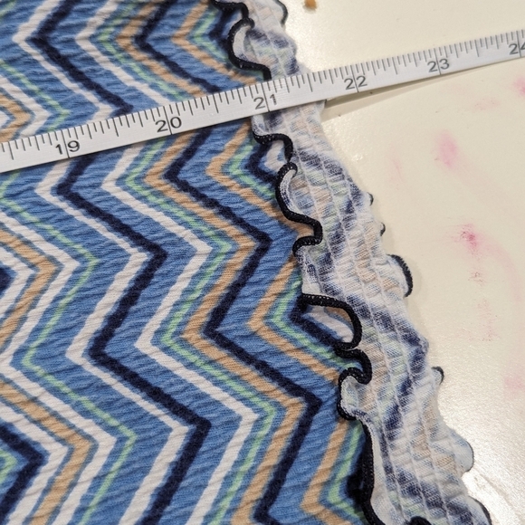 Brisas v neck collared top with blue and tan zig zag design, sz large - Picture 9 of 9